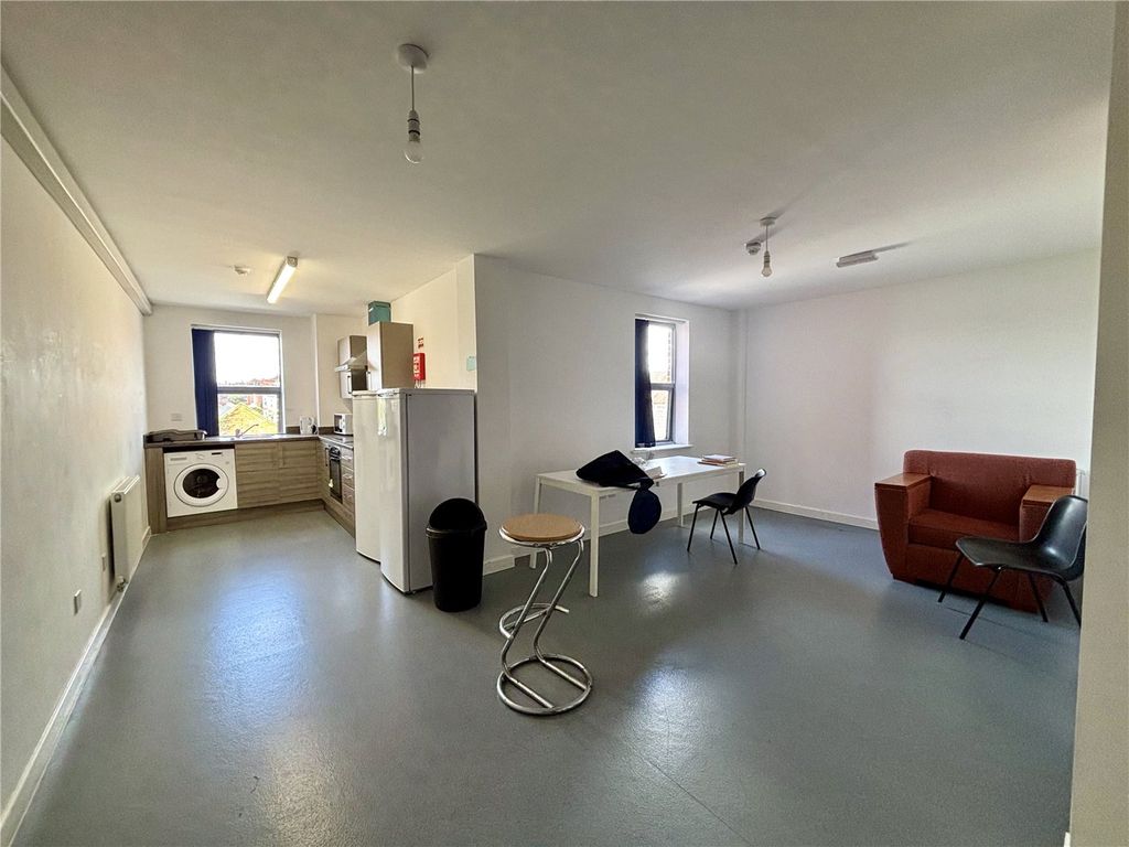 Additional image 6 of 9 bed flat to rentWellingborough Road, Northampton, Northamptonshire NN1