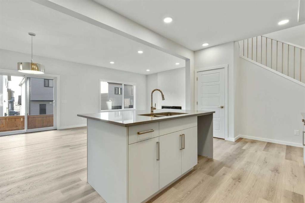 Additional image 6 of 400 Heartwood Grove SE, Calgary, AB, T3M2K1