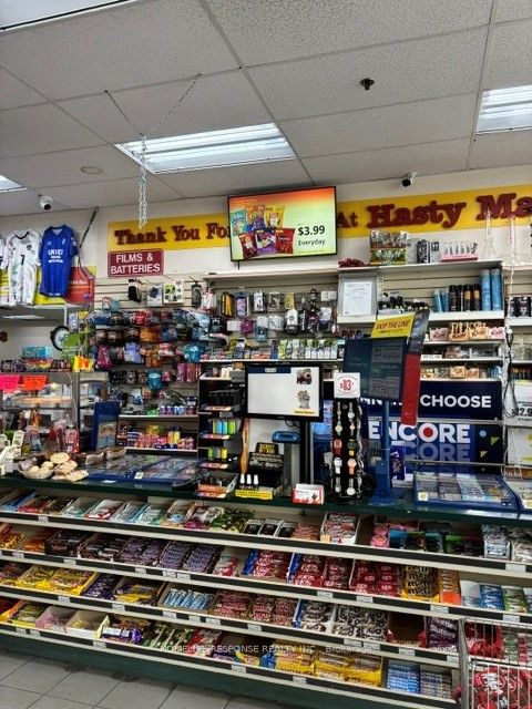 210 Mohawk Road E, Hamilton, ON, L9A 2H6
