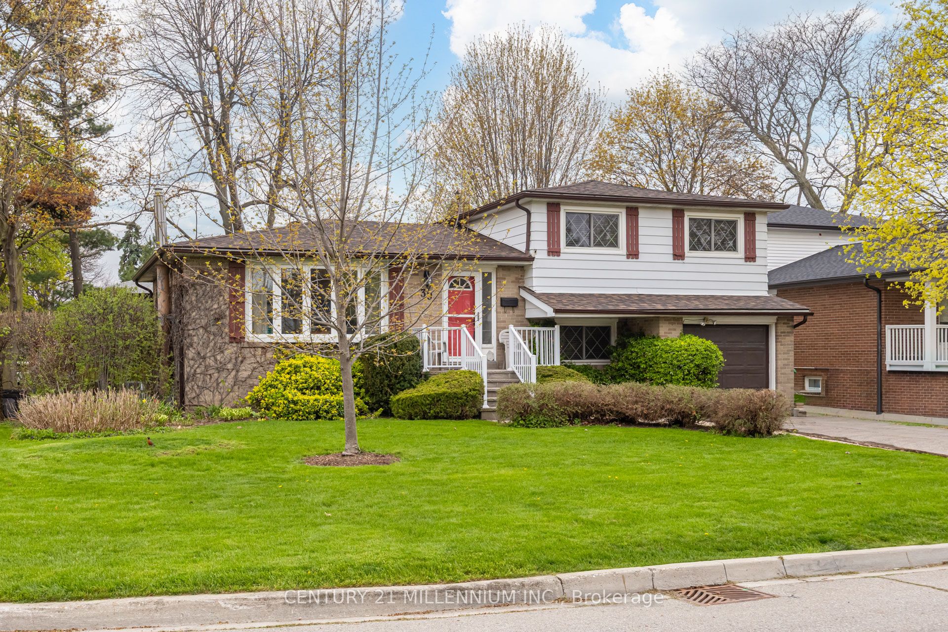 39 Greystone Crescent, Brampton, ON, L6Y 2B2 photo 2