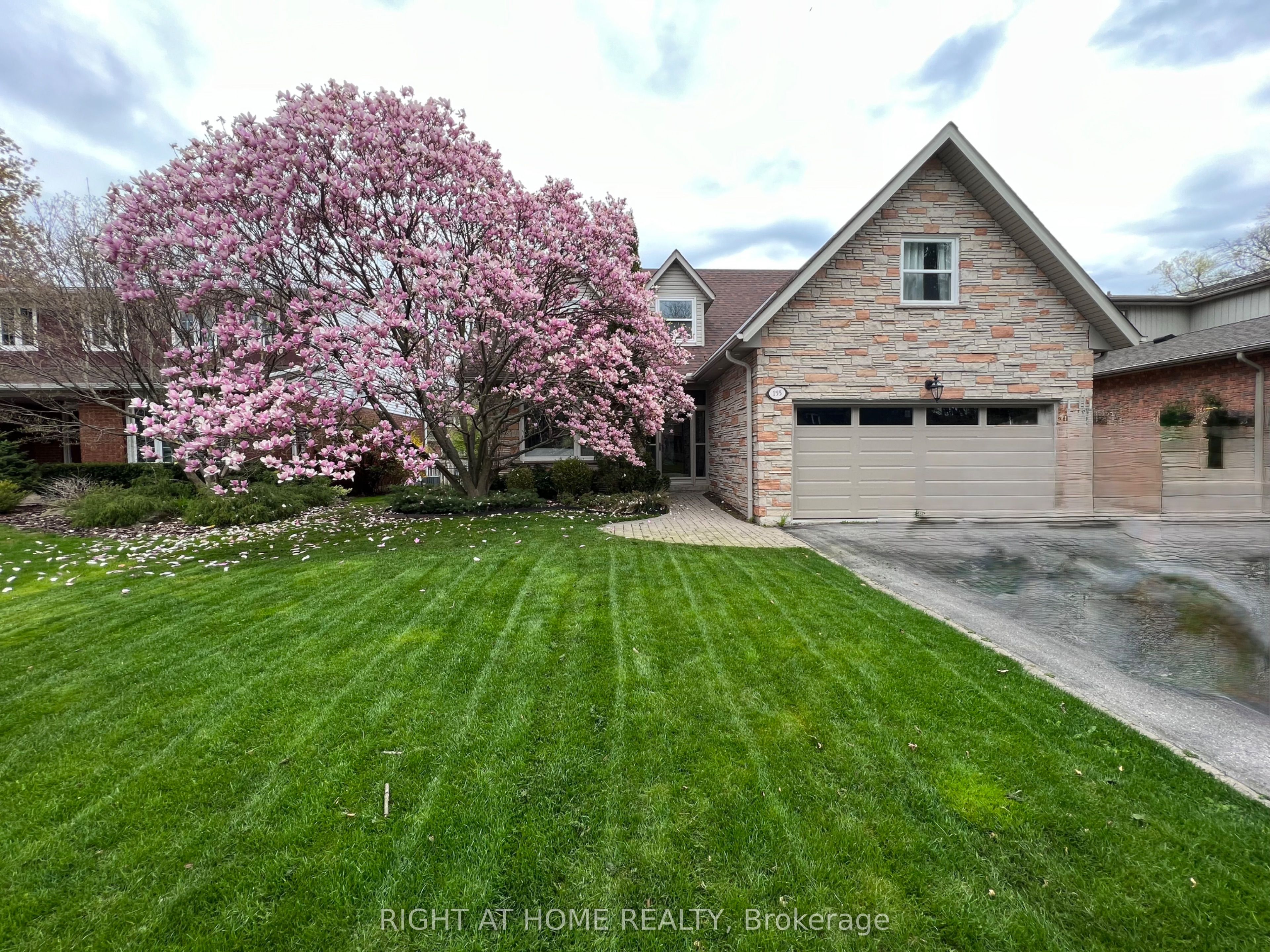 155 Cheverie Street, Oakville, ON, L6J 6C3