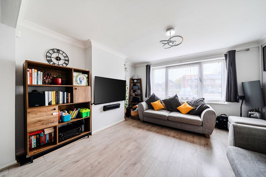 Additional image 14 of 3 bed semi-detached house for saleHurst Road, Near Burnham, Berkshire SL1