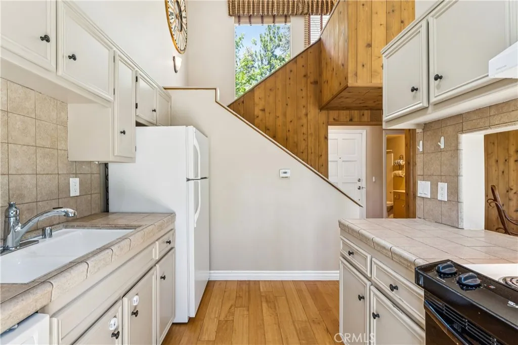 Additional image 37 of 27821 Peninsula Dr N Unit 315, Lake Arrowhead, CA 92352