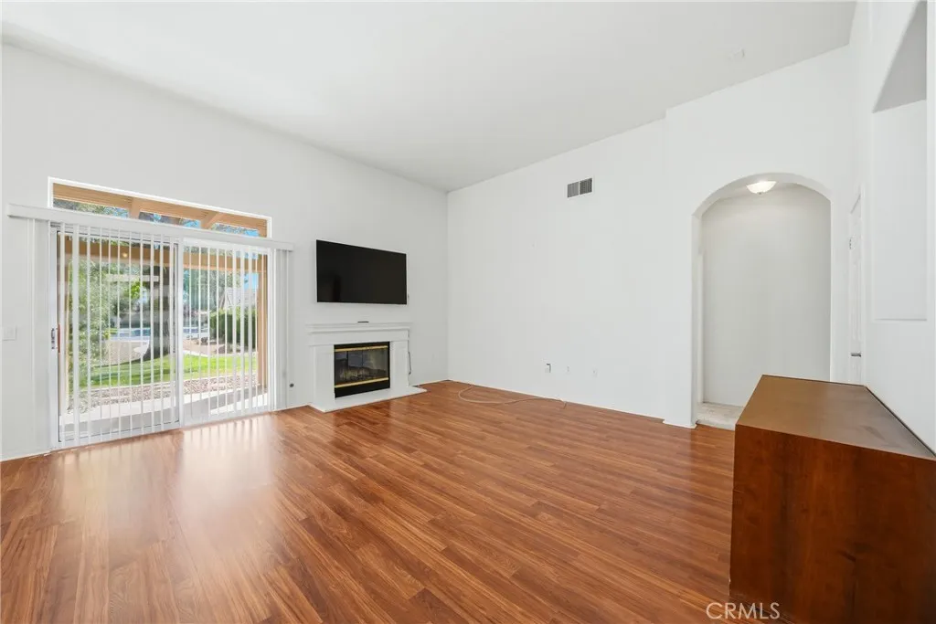19585 Ironside Dr, Apple Valley, CA 92308 photo 4