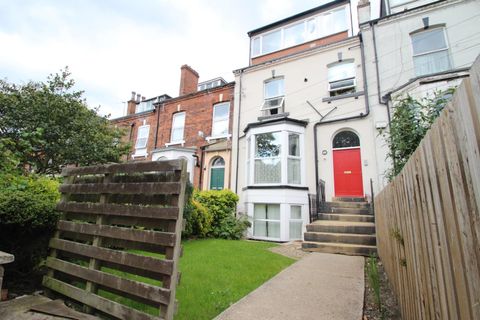 Victoria Terrace, Leeds, West Yorkshire, UK LS3