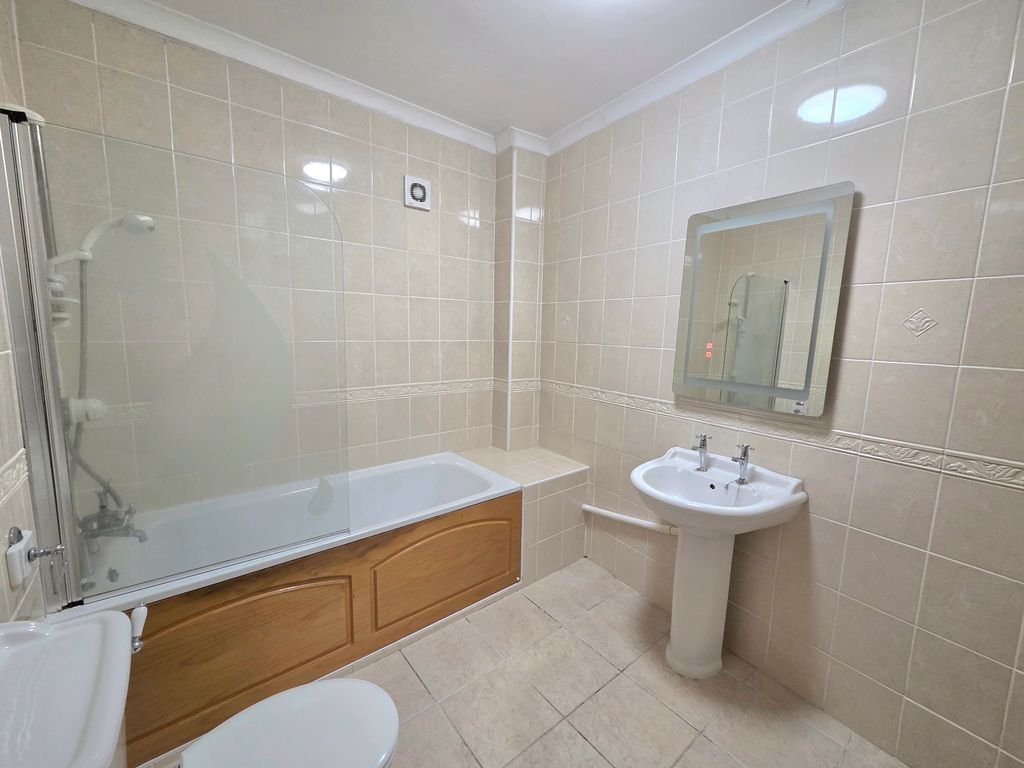 Additional image 8 of 2 bed maisonette to rentLower Market Street, Penryn TR10