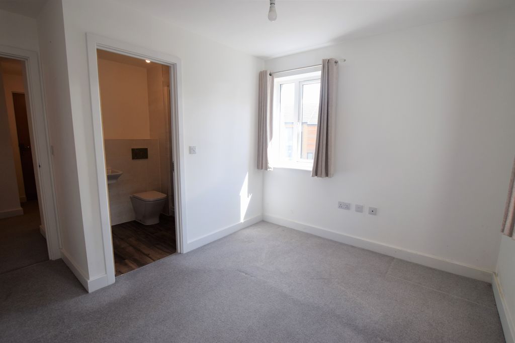 Additional image 6 of 2 bed flat to rentFirepool Crescent, Taunton, Somerset TA1