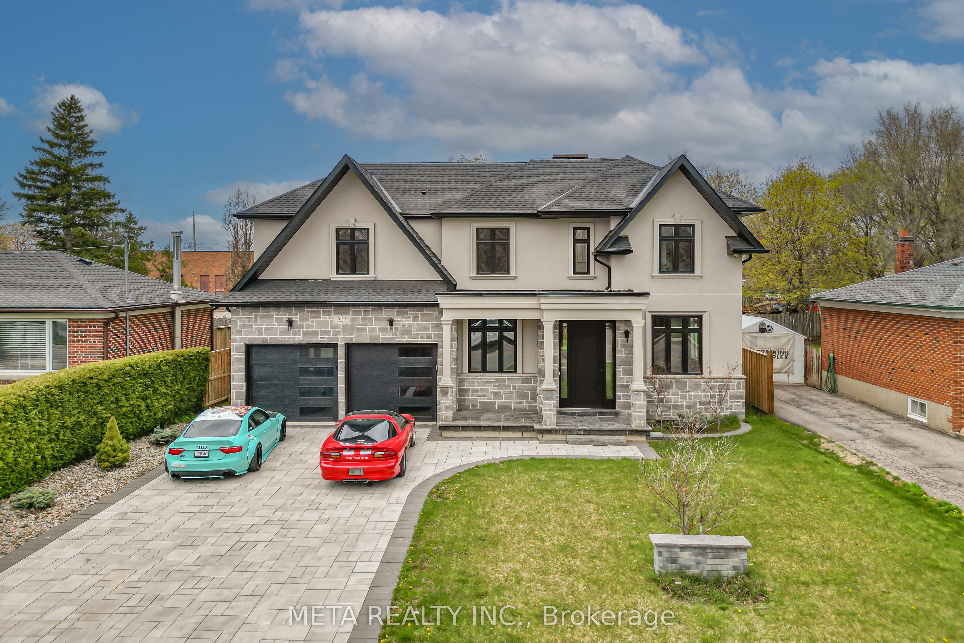 1035 Pinegrove Road, Oakville, ON, L6L 2W3