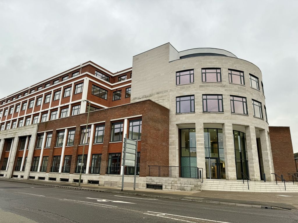 Additional image 6 of 1 bed flat to rentPyrcroft Road, Chertsey KT16