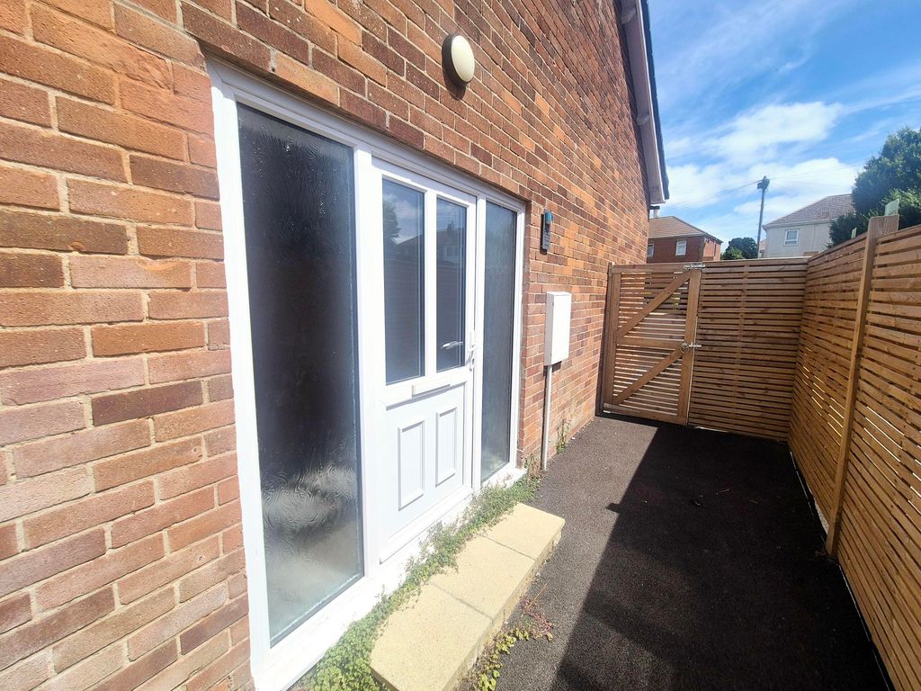 Additional image 2 of 3 bed flat to rentLarkhill Road, Yeovil BA21
