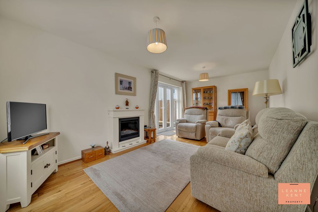 Additional image 2 of 3 bed detached house for saleDruids Close, Caerphilly CF83