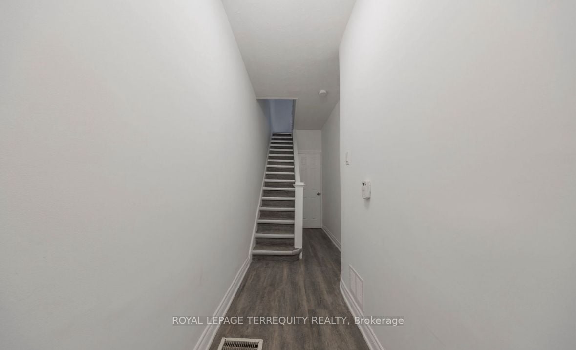 Additional image 6 of Upper-185 Laughton Avenue, Toronto, ON, M6N 2X6