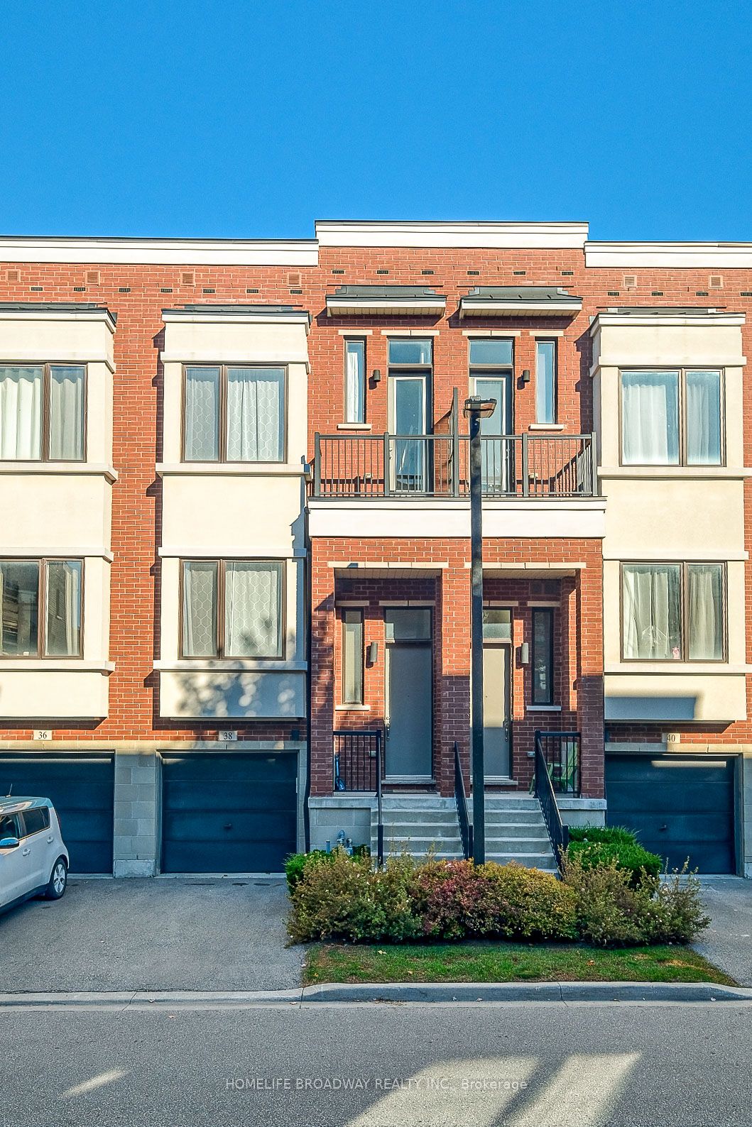Additional image 2 of 38 Lafferty Lane, Richmond Hill, ON, L4C 0Z8