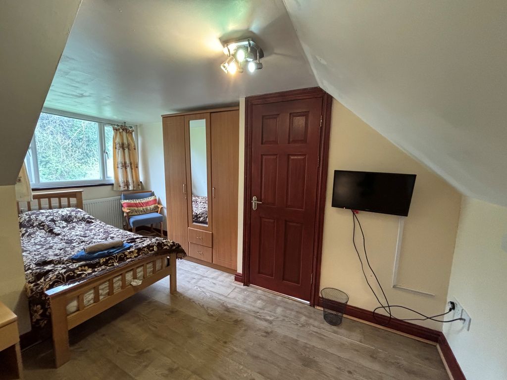 Additional image 15 of 6 bed detached house to rentTabernacle Road, Ammanford SA18