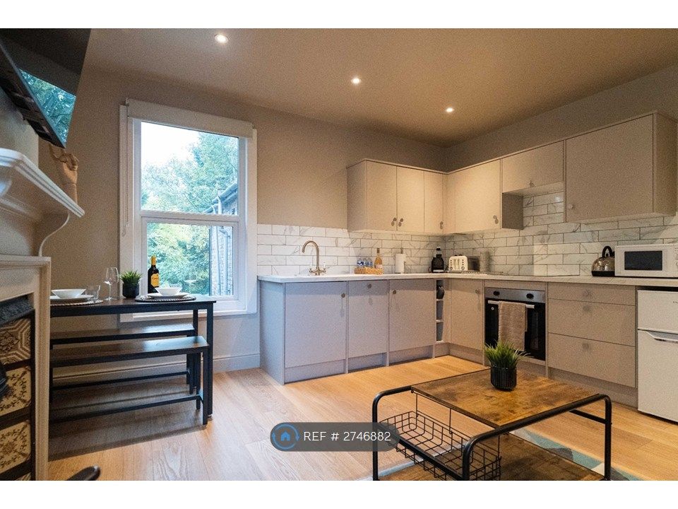Additional image 6 of 3 bed flat to rentPriory Road, High Wycombe HP13