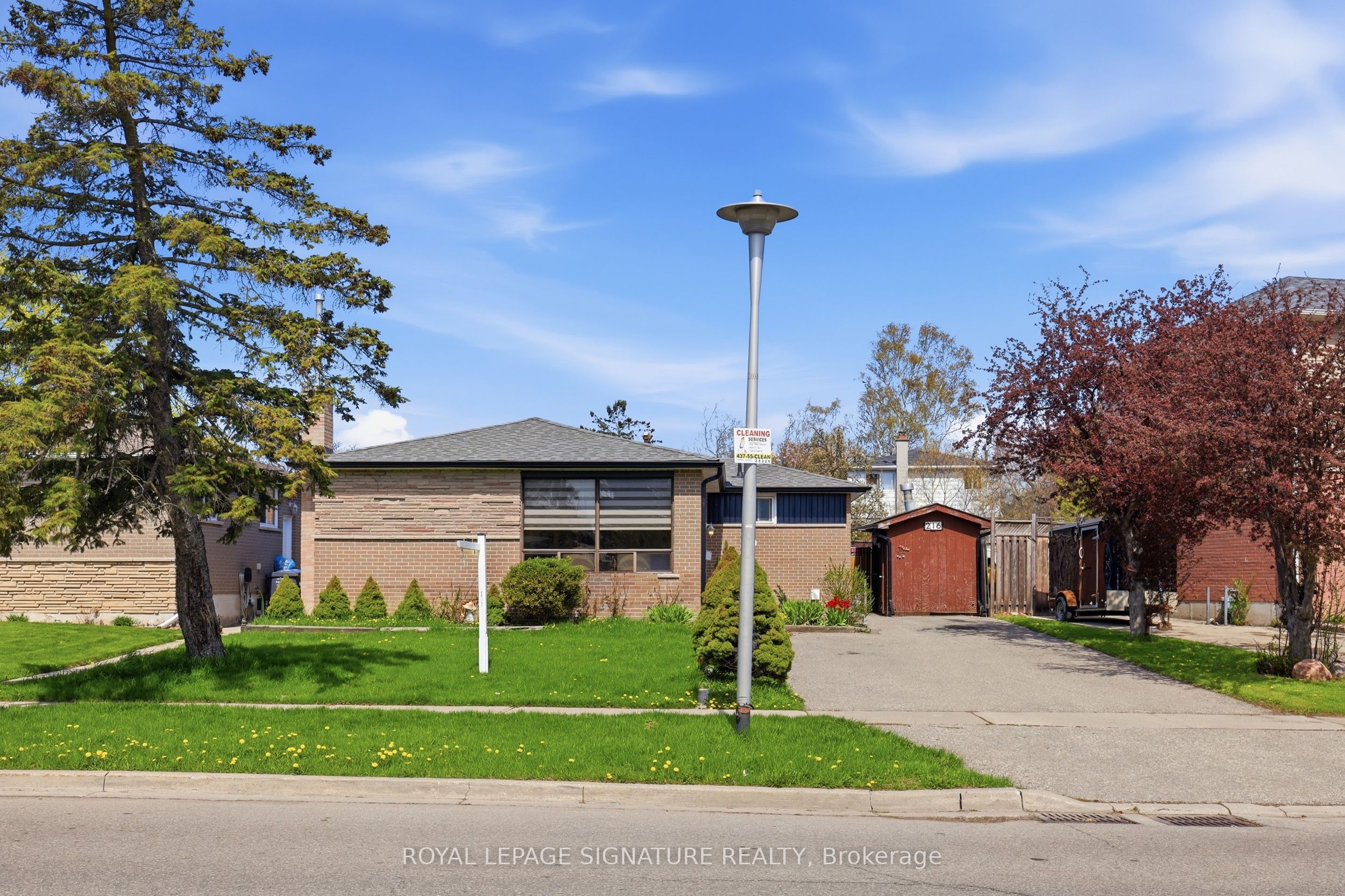 216 Folkstone Crescent, Brampton, ON, L6T 3N6 photo 2