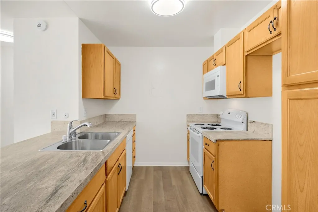 Additional image 30 of 2521 W Sunflower Avenue Unit R8, Santa Ana, CA 92704