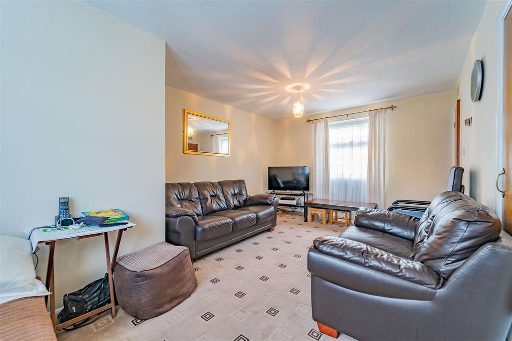 4 bed shared accommodation to rentVarden Croft, Birmingham, West Midlands B5 photo 2