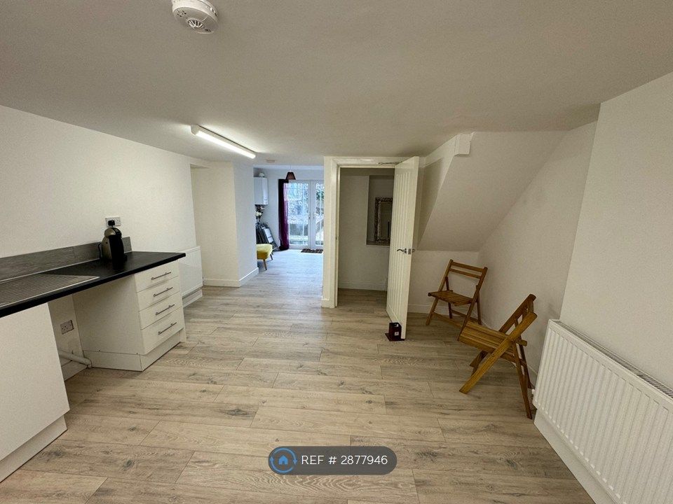 Additional image 3 of 4 bed semi-detached house to rentOld Park Terrace, Pontypridd CF37