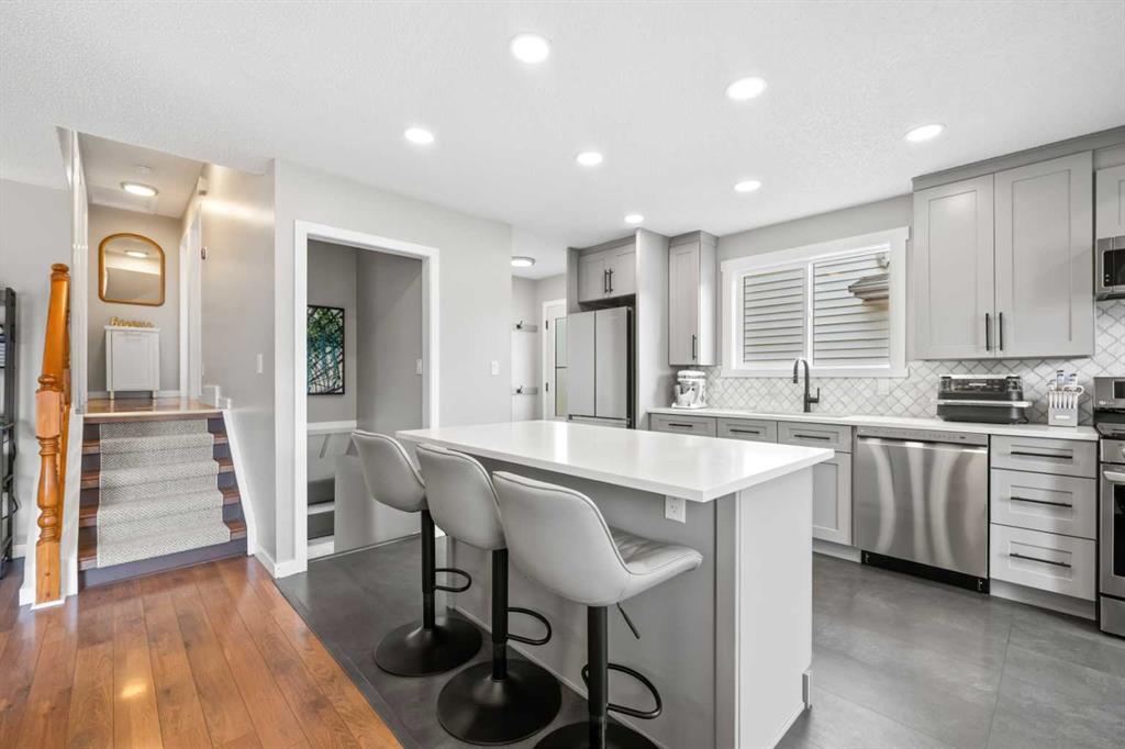 Additional image 5 of 11 Deersaxon Circle SE, Calgary, AB, T2J 6V8