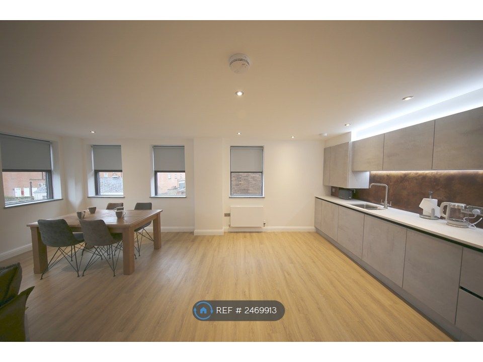 2 bed flat to rentWood Street, Swindon SN1