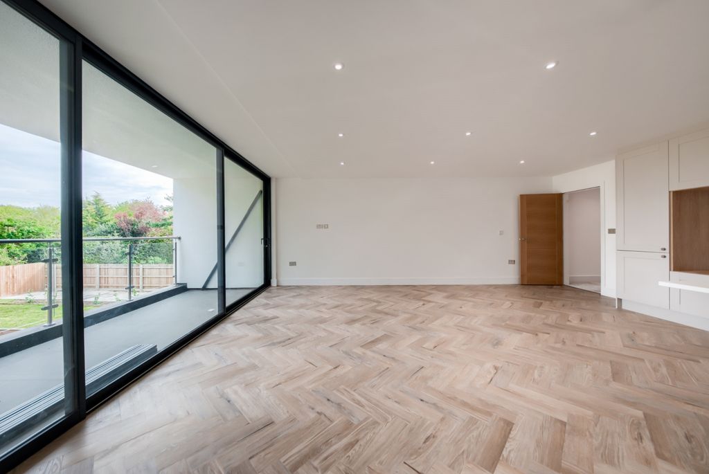Additional image 6 of 2 bed flat for saleFlat 1, Benson Road, Stratford-Upon-Avon CV37
