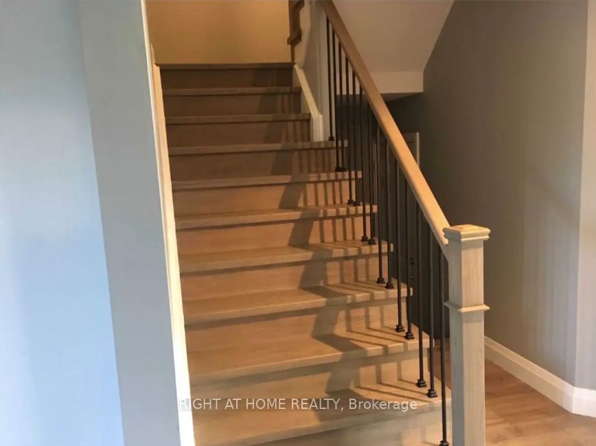 28 Bloomington Drive, Cambridge, ON, N1P 1J4