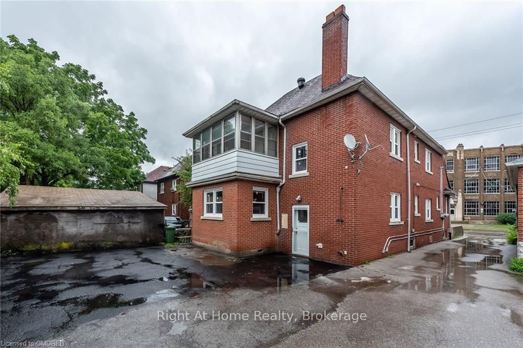 Additional image 5 of 2 Room #1-104 Longwood Road S, Hamilton, ON, L8S 1S6