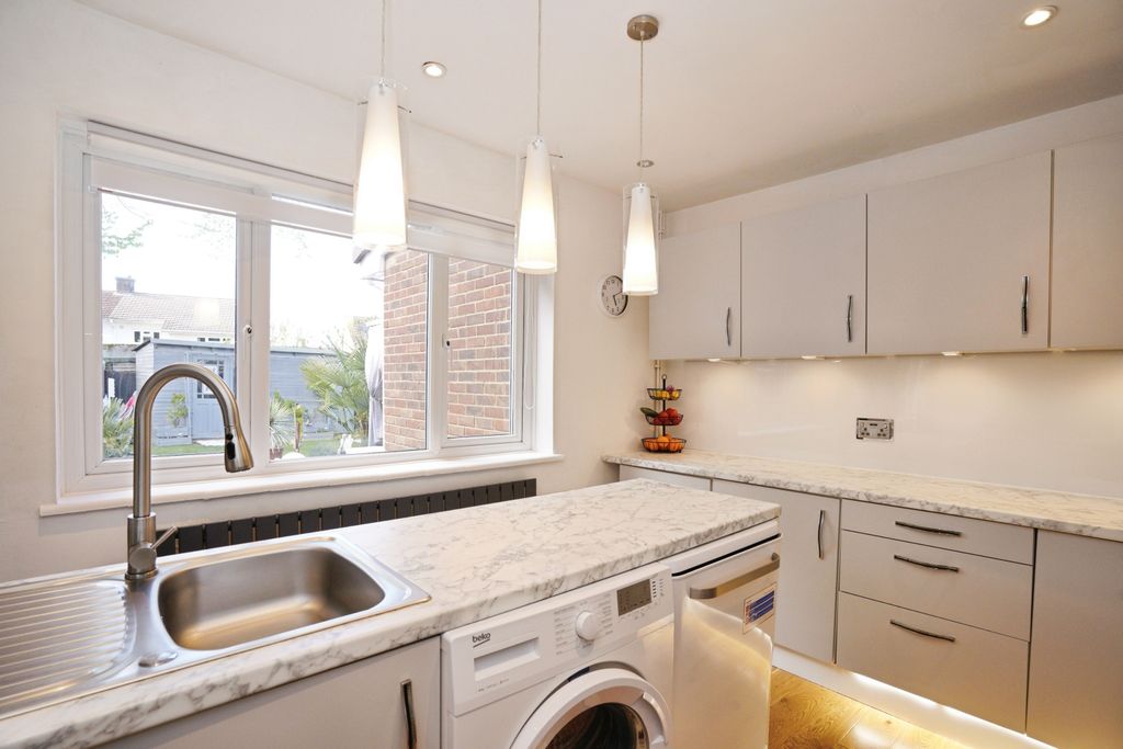 Additional image 8 of 4 bed semi-detached house for saleBeechwood Court, Dunstable LU6