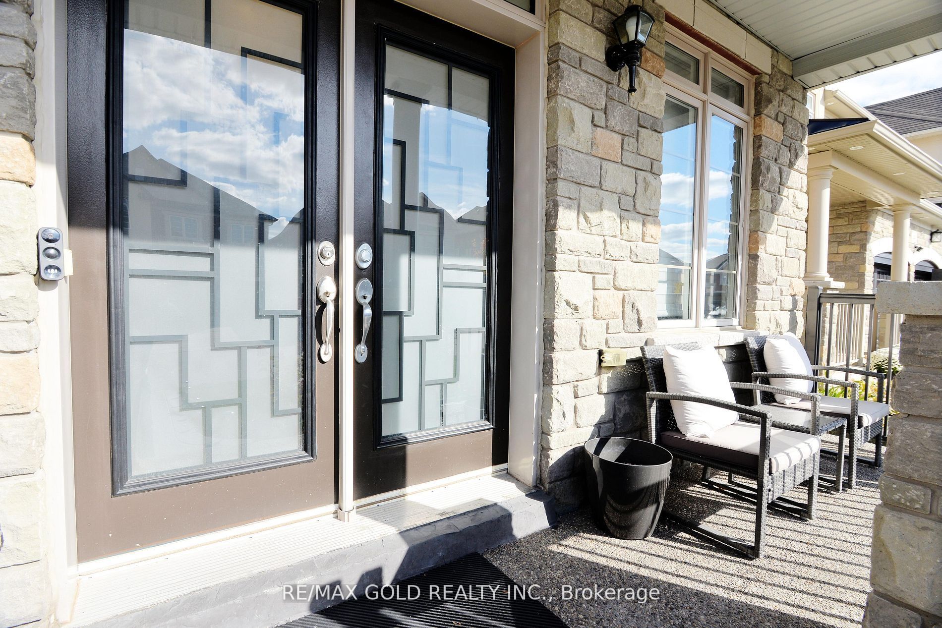 42 Brookwater Crescent, Caledon, ON, L7C 4A4 photo 3