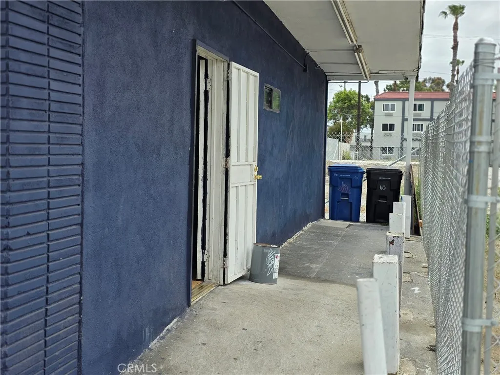 110 E Cambridge St, Long Beach, CA 90805 photo 3