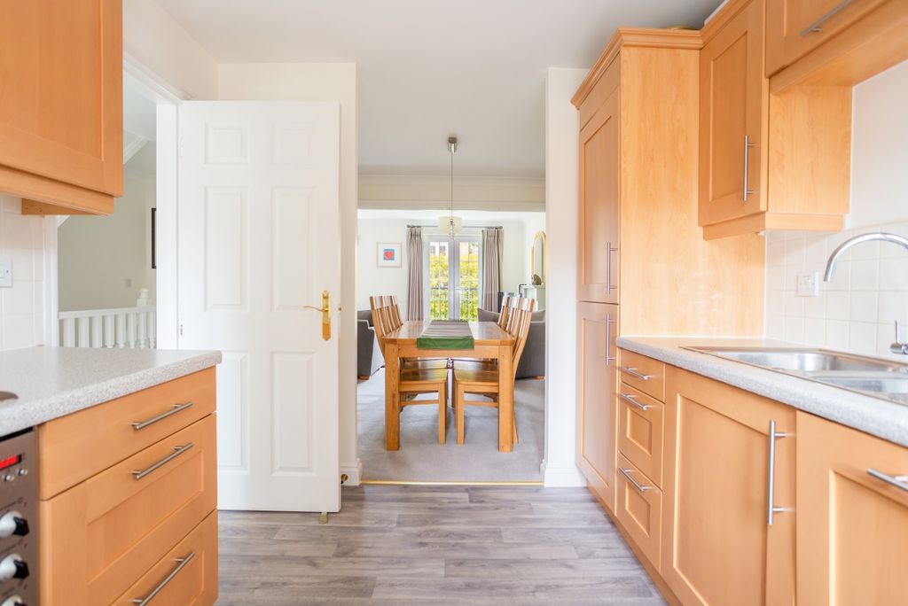 Additional image 6 of 4 bed end terrace house to rentOld College Road, Newbury RG14