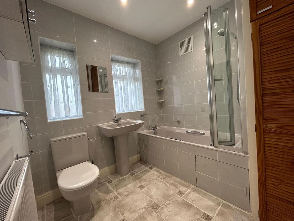 Additional image 18 of 3 bed semi-detached house to rentKings Drive, Thingwall, Wirral CH61
