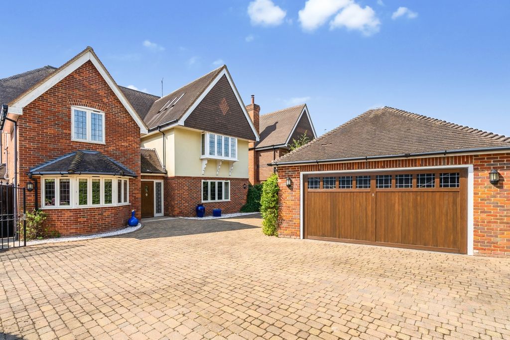 6 bed detached house to rentCaledon Road, Beaconsfield HP9