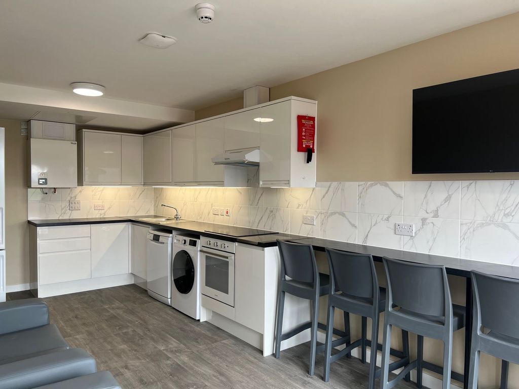 Additional image 4 of 6 bed flat to rentHepburn Court, Hepburn Road, Bristol BS2