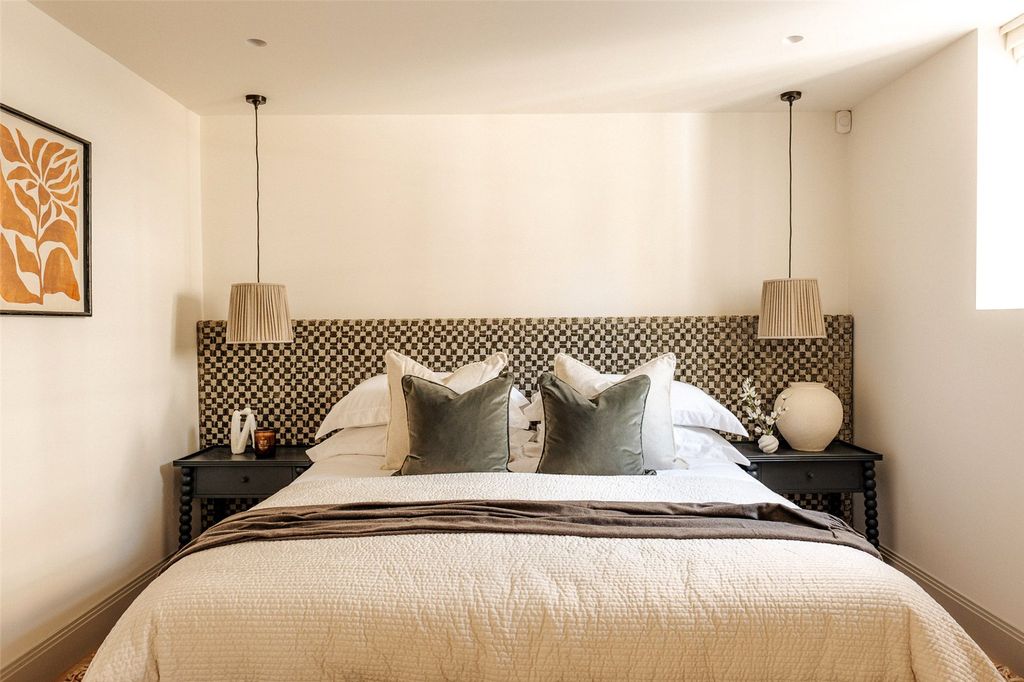 Additional image 17 of 4 bed mews to rentBridstow Place, Notting Hill, London W2
