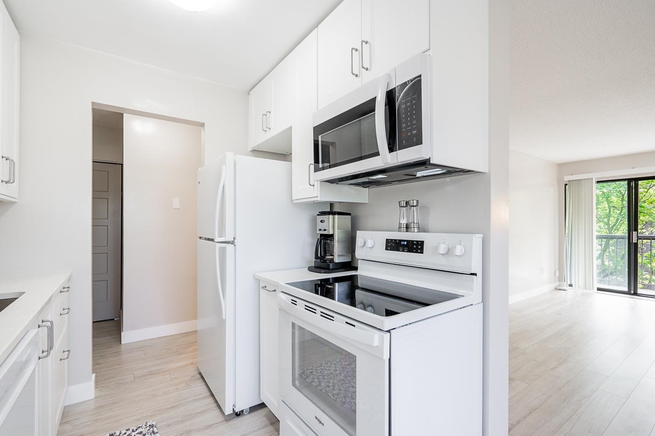 Additional image 5 of 206-15020 North Bluff Road, White Rock, BC, V4B 5A4