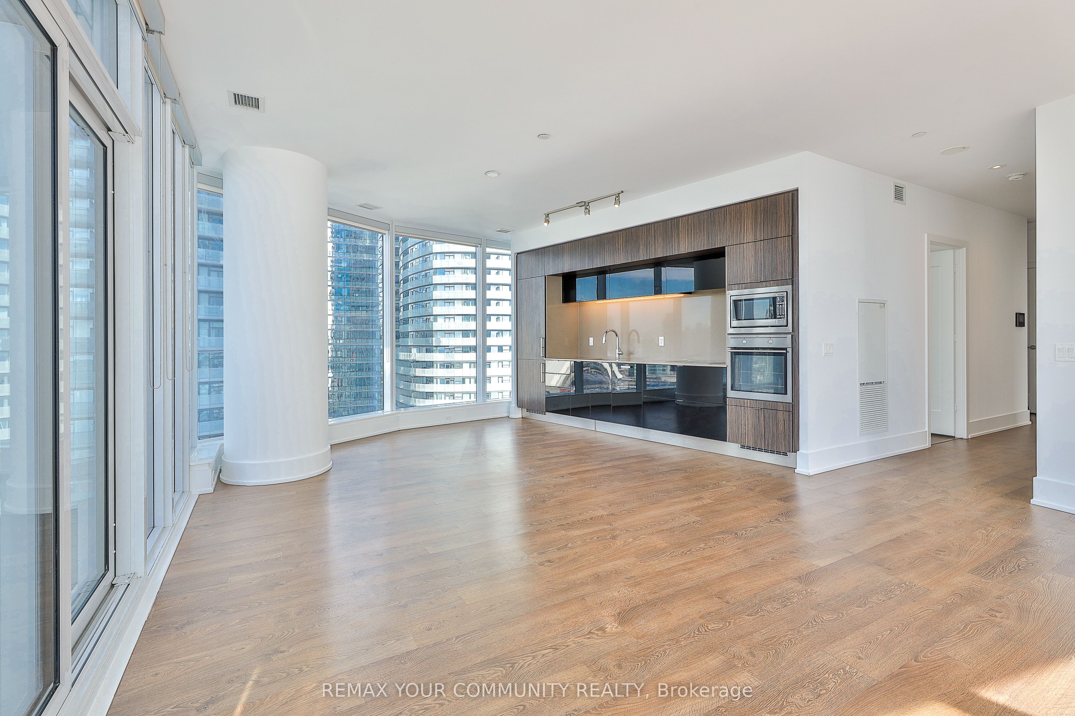 Additional image 3 of 3410-10 York Street, Toronto, ON, M5J 0E1