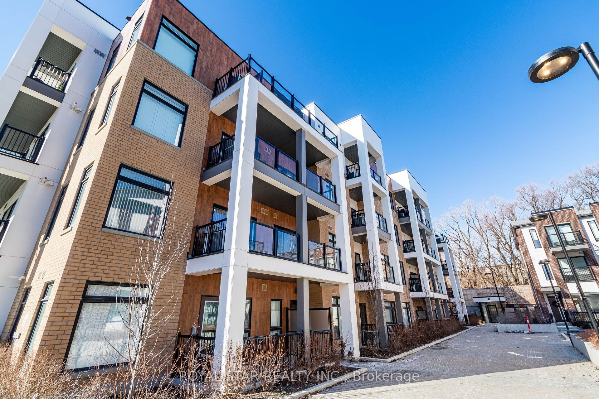 401-120 Canon Jackson Drive, Toronto, ON, M6M 0E1
