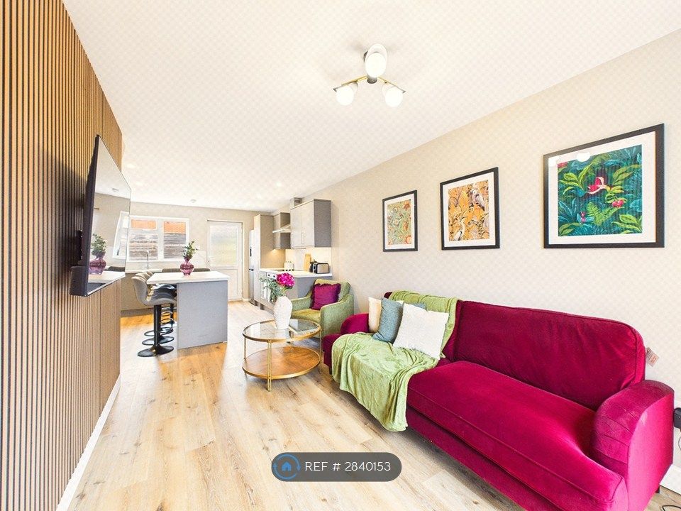 Additional image 2 of 5 bed terraced house to rentLincoln Close, Tewkesbury GL20