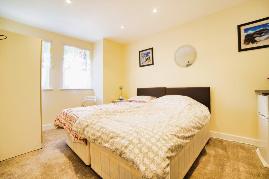 Additional image 5 of 6 bed detached house to rentClapham Road, Bedford MK41