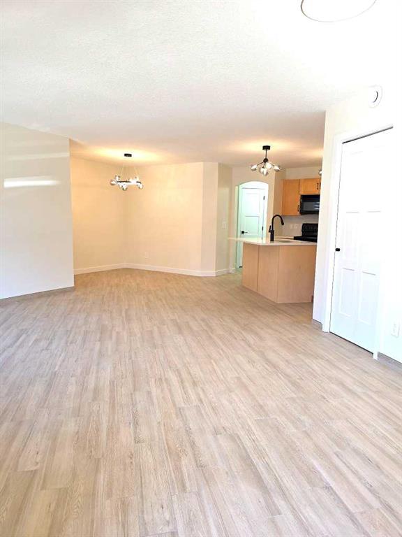 Additional image 5 of 104-4 Everridge Square SW, Calgary, AB, T2Y 5G9