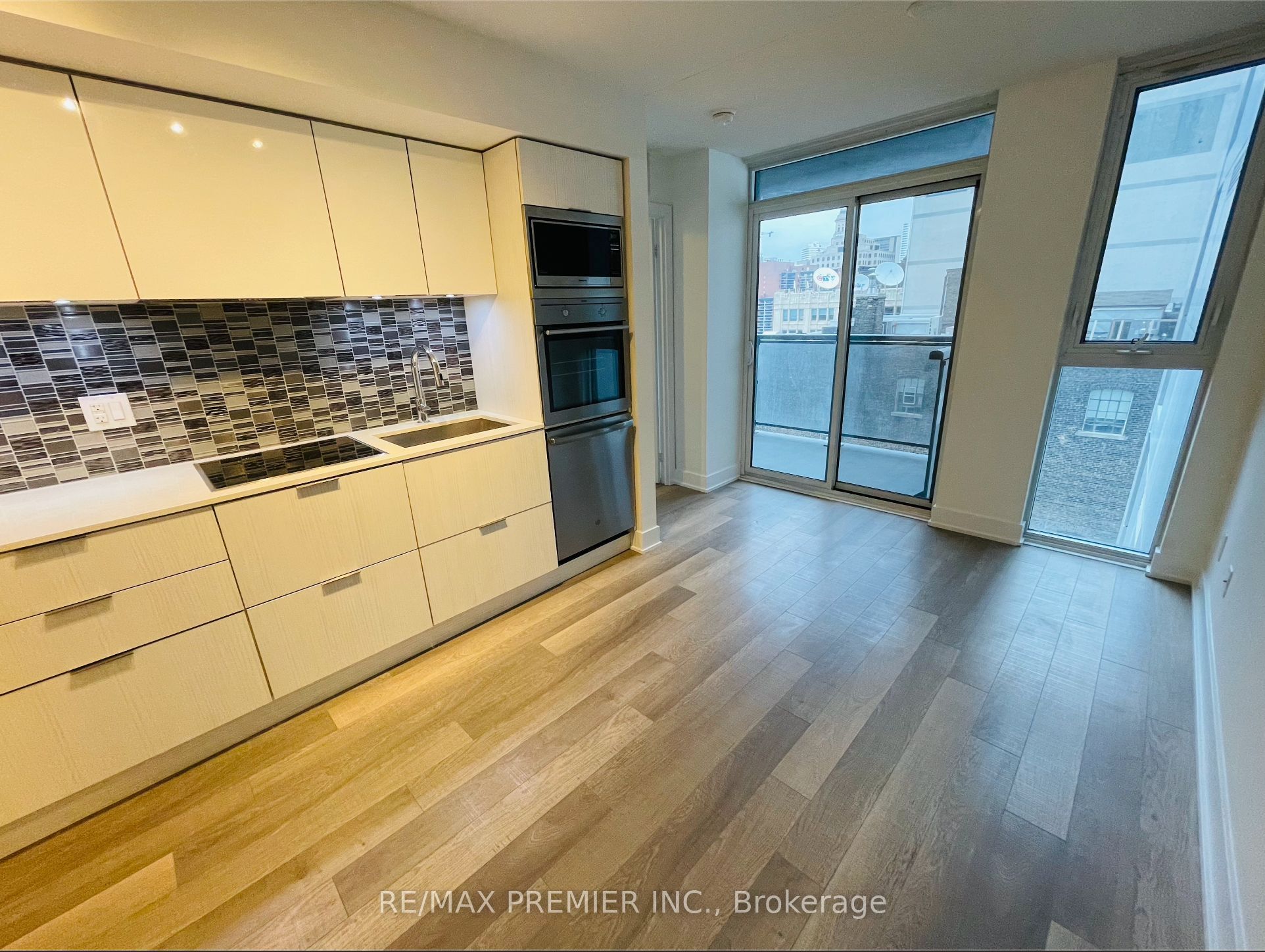 Additional image 6 of 708-318 Richmond Street W, Toronto, ON, M5V 0B4