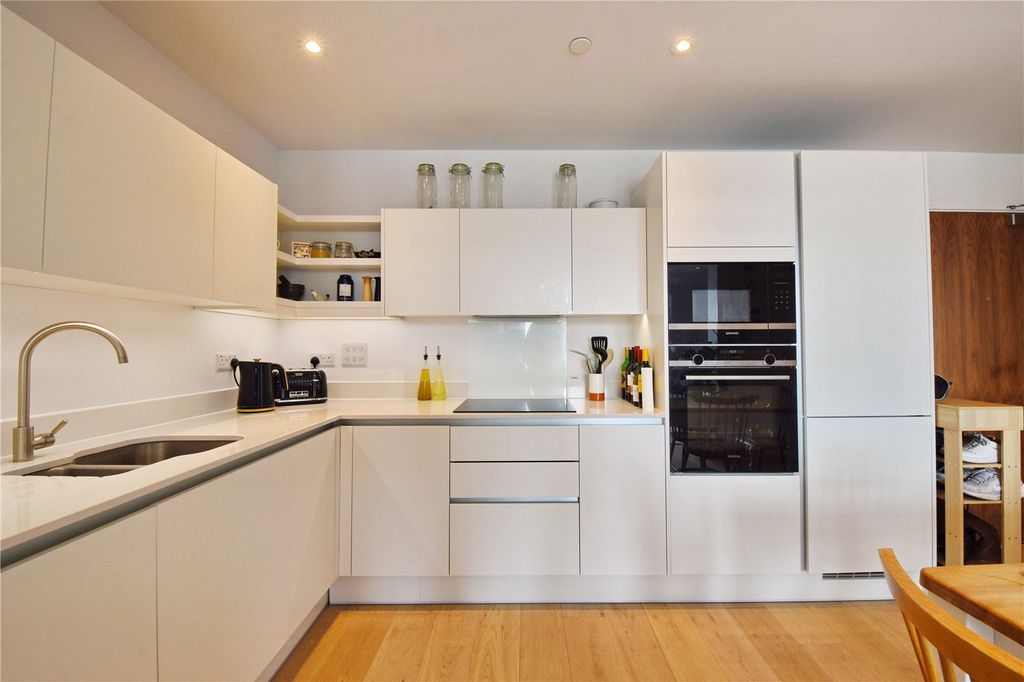 Additional image 4 of 2 bed flat to rentRunway Avenue, Patchway, Bristol, Gloucestershire BS34