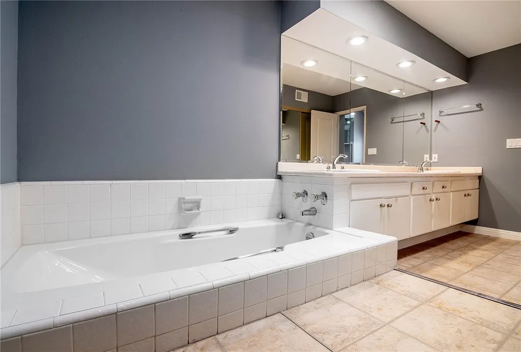 Additional image 14 of 5401 Zelzah Ave Unit 115, Encino, CA 91316