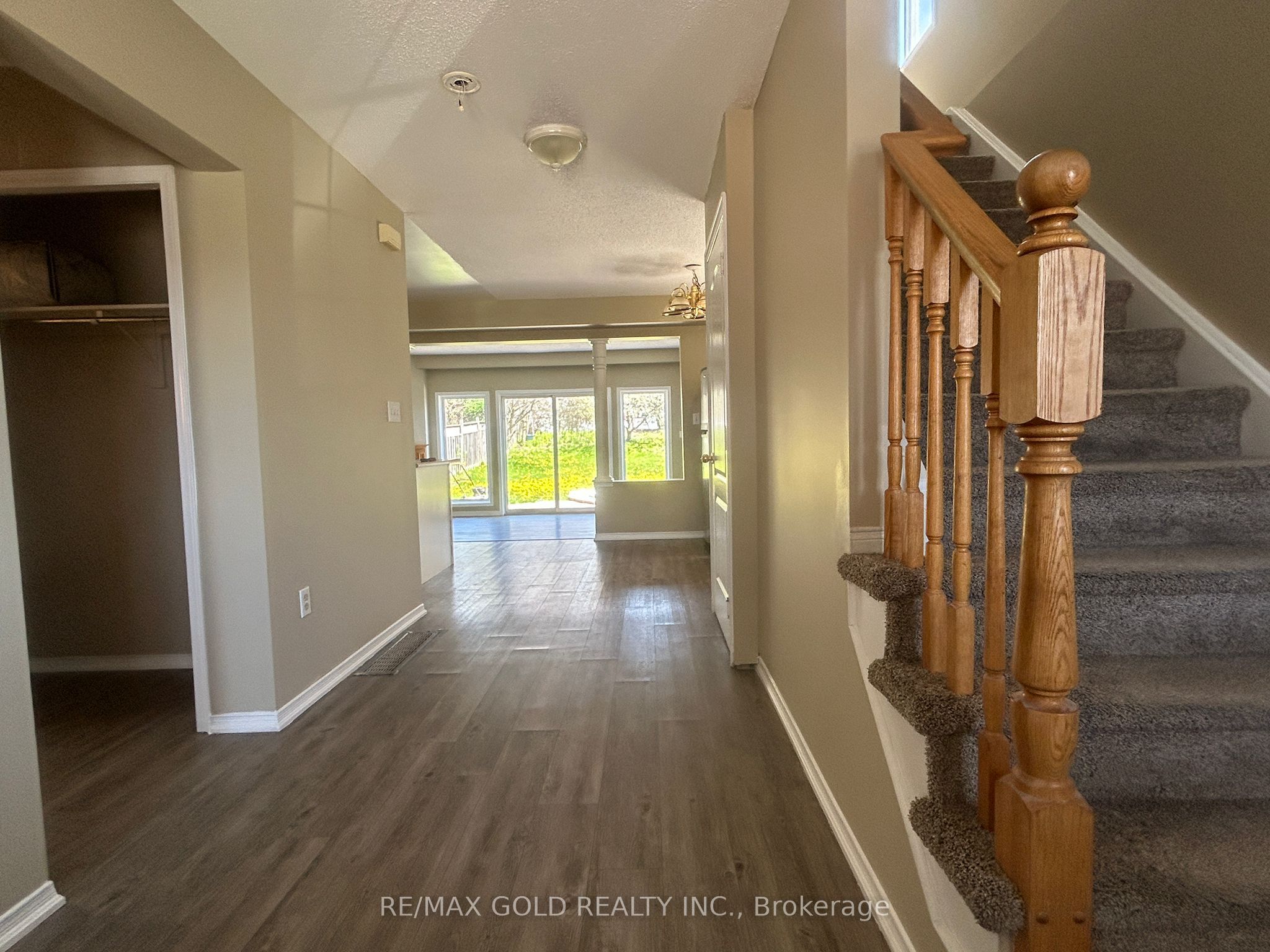 Upper Level-283 Newport Drive, Cambridge, ON, N3H 5T2 photo 3