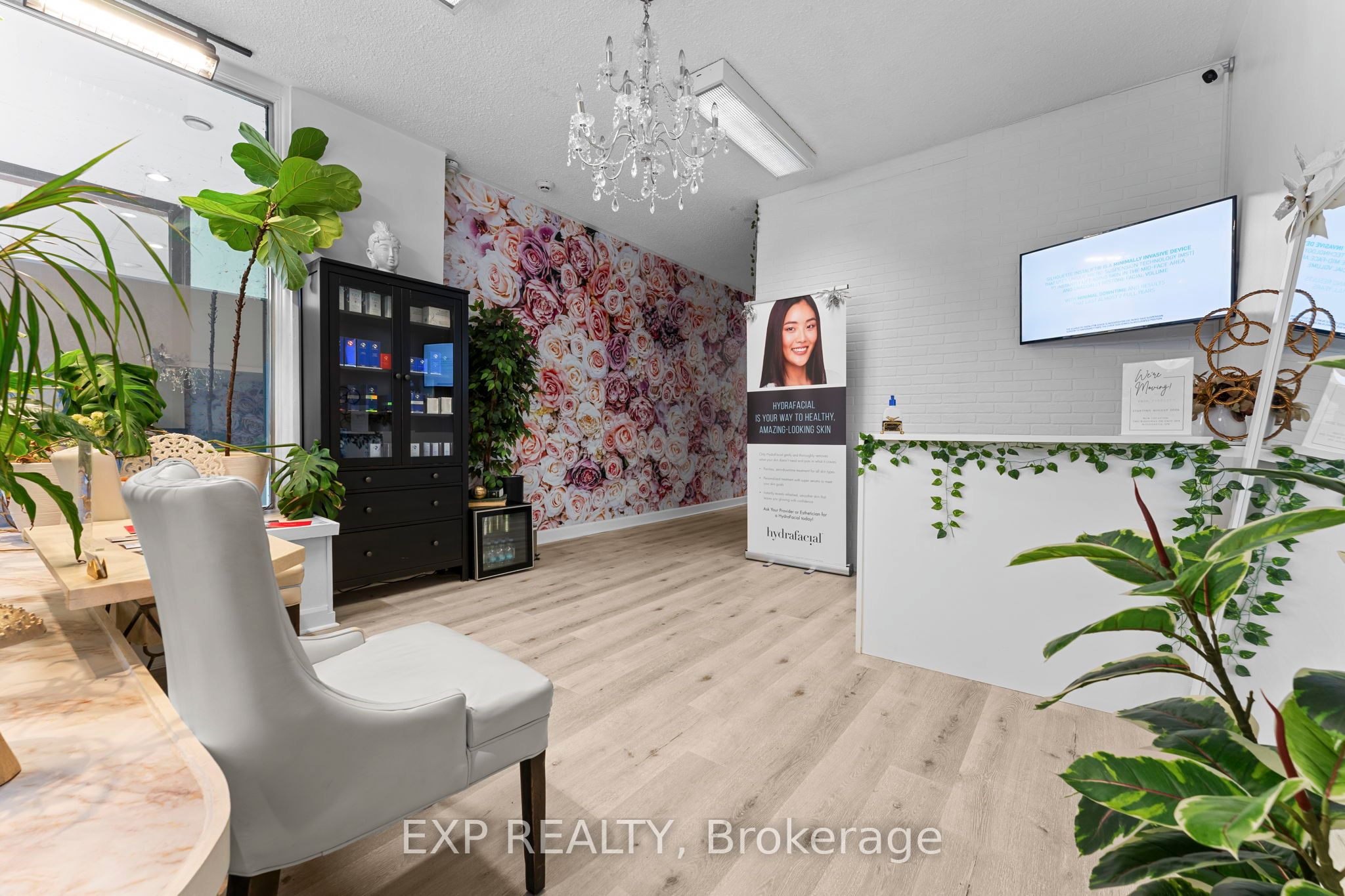 Additional image 3 of 213 Lakeshore Road E, Mississauga, ON, L5G 1G5