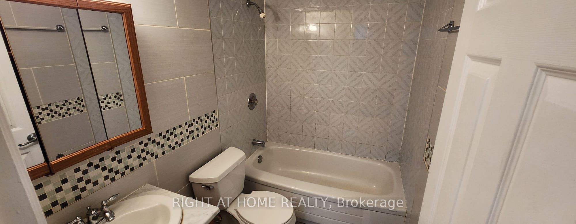 Additional image 5 of 1-990 Midland Avenue, Toronto, ON, M1K 4G6