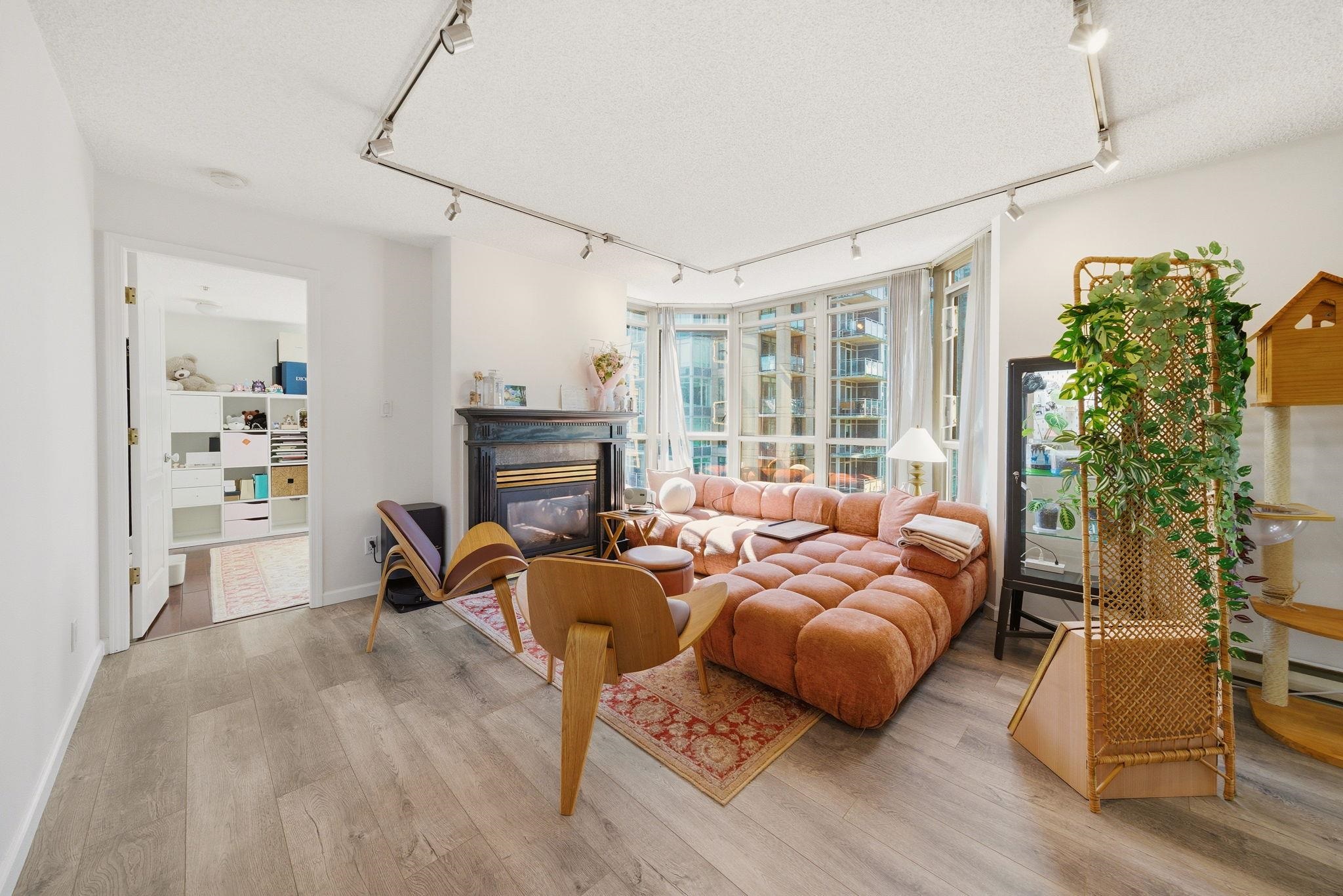 Additional image 2 of 1705-867 Hamilton Street, Vancouver, BC, V6B 6B7
