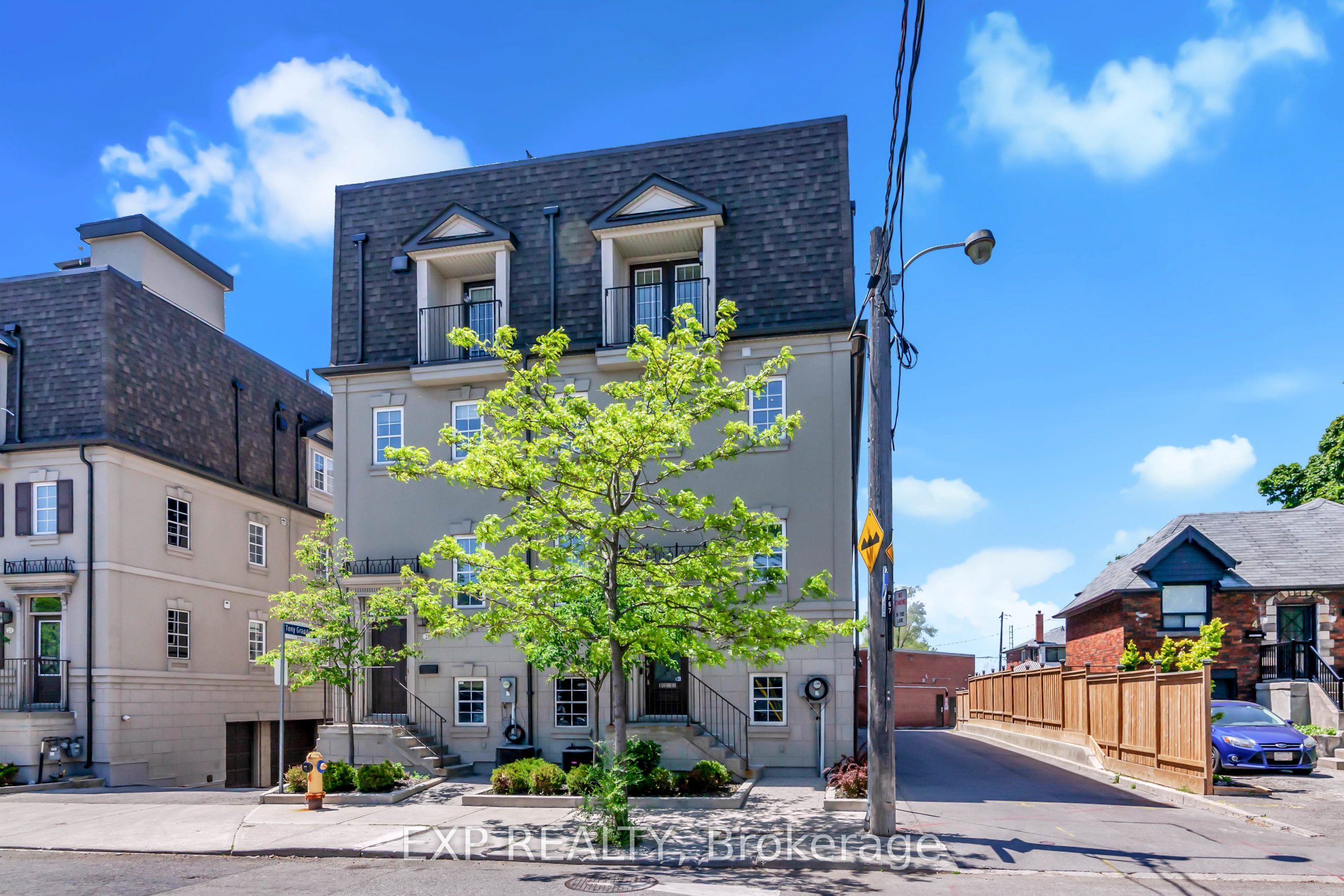 B-2 Fairleigh Crescent, Toronto, ON, M6C 3R8